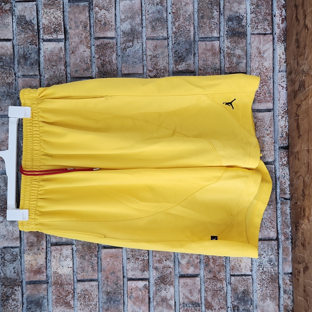 Jordan Yellow Basketball Shorts Mens Medium